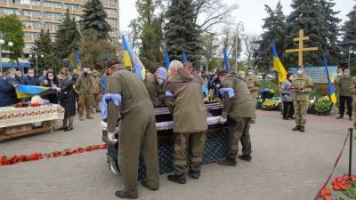 Прошел все горячие точки: в Черкассах попрощались с айдаровцем Балу – фото - 24tv.ua - Черкассы
