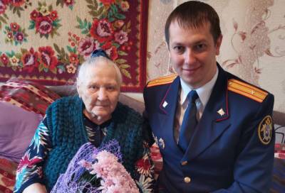 В Волосово следователи поздравили жительницу блокадного Ленинграда с Днем Победы - online47.ru - Ленинградская обл. - Санкт-Петербург