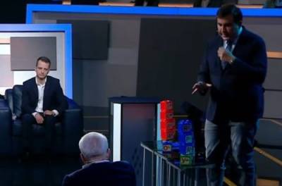 Михеил Саакашвили - Саакашвили на кубиках показал, как грабят украинцев. ВИДЕО - from-ua.com