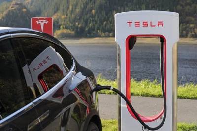 Автомобиль Tesla взломали с помощью дрона и мира - cursorinfo.co.il