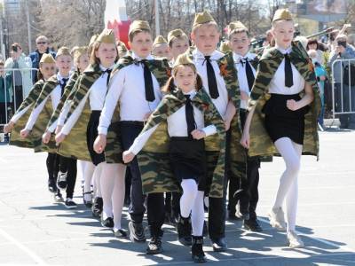 Миасские школьники промаршировали по главной городской площади - u24.ru - Челябинская обл.