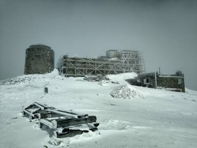 На горе Поп Иван Черногорский ночью выпало до 20 см снега - gordonua.com