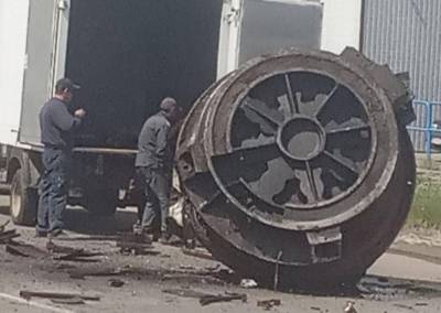 "Свалился прямо на проезжую часть": в центре Харькова произошло странное ЧП, фото - kharkov.politeka.net - Харьков