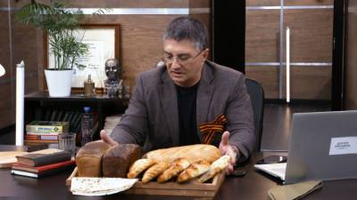 Александр Мясников - Доктор Мясников привел рецепт немецкого хлеба для русских военнопленных - vesti.ru - Русь