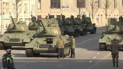 Олег Никитин - Группа молодых людей пыталась помешать репетиции парада в Москве - nation-news.ru - Москва