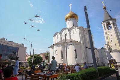 Дмитрий Песков - Песков оценил влияние погоды на проведение воздушной части парада Победы в Москве - vm.ru - Москва