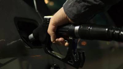 Неизвестный водитель автомобиля гендиректора банка украл топливо - piter.tv