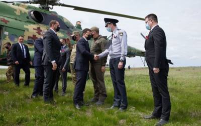 Владимир Зеленский - Зеленский с послами G7 прибыл на Донбасс - korrespondent.net - Луганская обл. - Донбасс