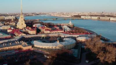 Военнослужащие продезинфицируют стены Петропавловской крепости - piter.tv