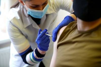 Альберт Бурла - Bloomberg: страны с низким уровнем дохода отказались от вакцины Pfizer - aif.ru