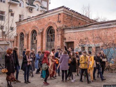 После участия в первомайской акции художников пришли выселять из помещения - kasparov.ru - Томск