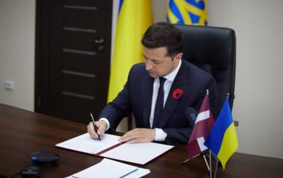 Владимир Зеленский - Европерспективы Украины поддержала третья страна - korrespondent.net - Украина - Крым - Луганская обл. - Литва - Латвия