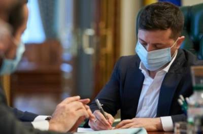 Владимир Зеленский - Президент подписал закон, позволяющий уходить в "декрет" мужчинам - from-ua.com