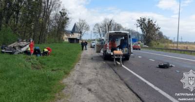 Движение по трассе Киев-Чоп во Львовской области парализовано из-за серьезного ДТП (фото) - focus.ua - Киев - Львовская обл.