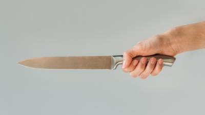 Истек кровью: женщина 16 раз ударила бывшего сожителя ножом в пах посреди улицы - 5-tv.ru - Ставрополье - Георгиевск - Следственный Комитет