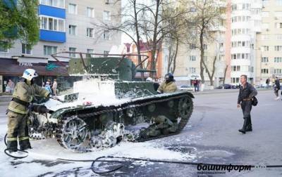 В России на репетиции парада загорелся танк, видео - real-vin.com - Башкирия - Уфа - Донецкая обл.