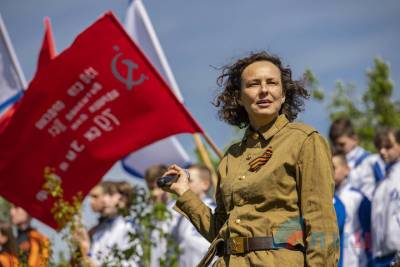 Юлия Чичерина - Чичерина выступила перед луганскими ветеранами - mk.ru - ЛНР - Луганск