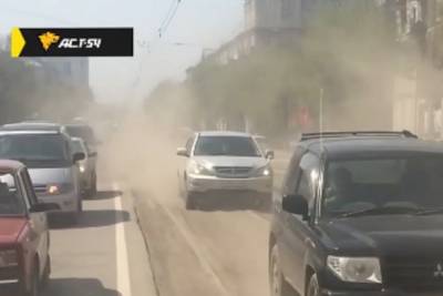 В Новосибирске проспект Дзержинского утопает в пыли из-за объезжающих пробки водителей - novos.mk.ru - Новосибирск