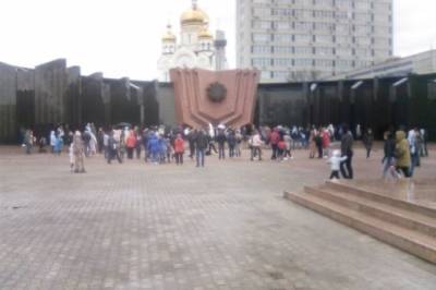 В Хабаровске возложили цветы к памятникам Великой Отечественной Войны - hab.aif.ru - Хабаровск