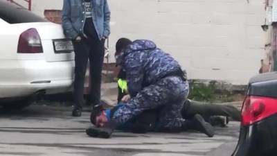 Питер Онлайн - Жесткое задержание на улице Тамбасова попало на видео - piter.tv - Санкт-Петербург