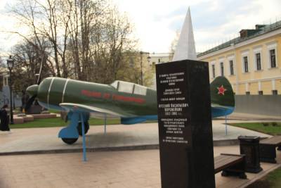 Отреставрированный памятник двум летчикам-героям вернули в Нижегородский кремль - vgoroden.ru