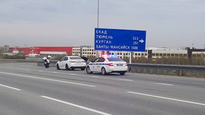 В Екатеринбурге пьяный водитель устроил гонки с ДПС. Ему прострелили колеса - znak.com - Екатеринбург