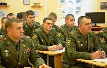 Белорус — лукашенковским воякам: Ваш бой проигран, вы не смоете грязь с погон - charter97.org