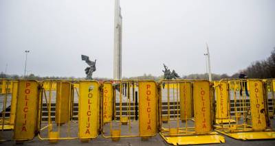 Полицейские закрыли доступ к памятнику Осовободителям Риги - lv.sputniknews.ru - Рига - Латвия