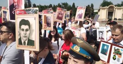 В Пекине и Шанхае сотни людей приняли участие в акции "Бессмертный полк" - reendex.ru - Пекин - Шанхай