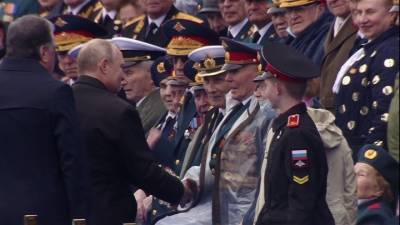 Владимир Путин - Эмомали Рахмон - Президент пожал руки ветеранам и поздравил всех с Днем Победы - vesti.ru - Москва - Таджикистан