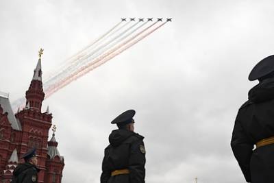 Михаил Мурашко - Все участники парада Победы в Москве оказались привитыми от коронавируса - lenta.ru - Москва