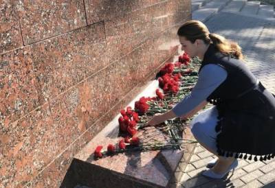 Каринэ Хабирова - Супруга главы Башкирии Каринэ Хабирова возложила цветы к Вечному огню - ufacitynews.ru - Башкирия
