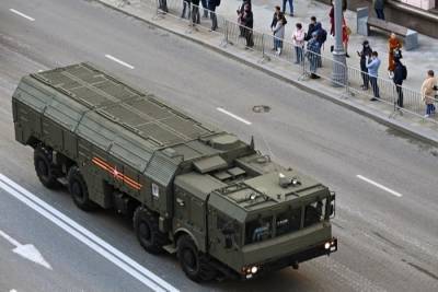 Ракетные комплексы "Искандер" и системы ПВО С-400 прошли по главной площади Калининграда в День Победы - interfax-russia.ru - Калининград