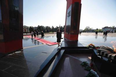 Майя Санду - Под флагом ЕС в одиночестве – как президент Молдовы «отметила»... - politnavigator.net - Молдавия