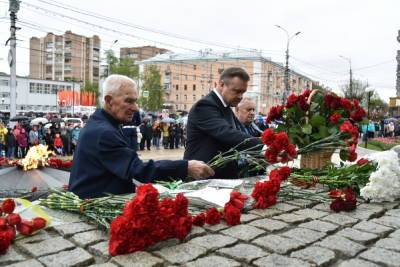 Николай Любимов - 9 мая Николай Любимов возложил цветы к монументу Победы - rzn.mk.ru - Санкт-Петербург - ЦФО - Рязанская обл. - Рязань