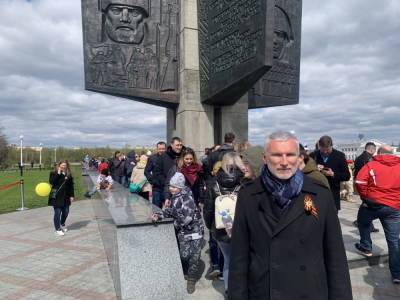 Алексей Журавлев - Депутат Госдумы Алексей Журавлев возложил цветы у мемориала Победы... - politnavigator.net - Россия - Тверь