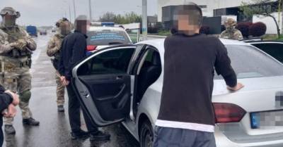 СБУ поймала распространителей листовок "Мадьяров — на ножи!" в Берегово (ФОТО) - delo.ua - Луганск - Закарпатская обл.