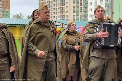 В День Победы в Рязани состоялась праздничная акция «Поем двором» - rzn.mk.ru - Рязань