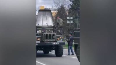 Во время парада в Кемерово загорелся военный грузовик - piter.tv - Кемерово