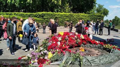 Георгий Жуков - Окружили и спели "Катюшу": киевляне защитили старушек с портретом Жукова от полиции - nation-news.ru - Киев - Одесса - Харьков - Киев