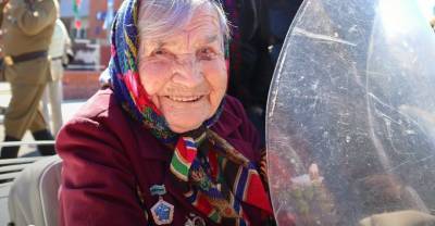 Александр Кузнецов - В Удмуртии 101-летняя зенитчица возглавила праздничную мотоколонну в День Победы - reendex.ru - респ. Удмуртия
