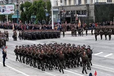 Леонид Пасечник - Ян Лещенко - В Луганске прошел Парад Победы - mk.ru - ЛНР - Луганск