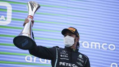 Льюис Хэмилтон - Максим Ферстаппен - Хэмилтон выиграл третий этап "Формулы-1" в этом сезоне - newinform.com - Испания