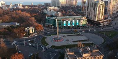 В Одессе на площади 10 Апреля заиграла песня Последний бой - видео - ТЕЛЕГРАФ - telegraf.com.ua - Одесса