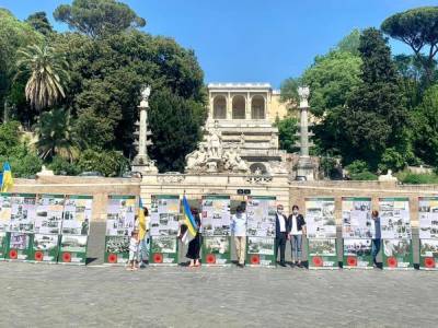 "Стоп путинской войне в Украине!": украинцы в Риме собрались на акцию памяти - 24tv.ua - Рим
