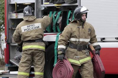 Один человек погиб в горящей квартире на юге Москвы - vm.ru - Москва