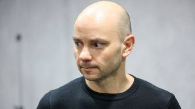 Андрей Пивоваров - После обысков Андрея Пивоварова увезли в спецприемник — видео - 5-tv.ru - Следственный Комитет