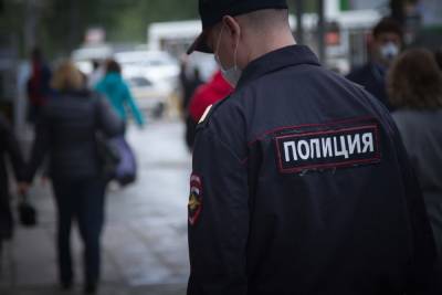 Студентка из Омска купила форму полицейского для съемки видео для соцсетей - omsk.mk.ru - Омск