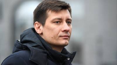 Дмитрий Гудков - Александр Соловьев - Правоохранители проводят обыски в доме Дмитрия Гудкова - 5-tv.ru - Москва - Санкт-Петербург - Следственный Комитет