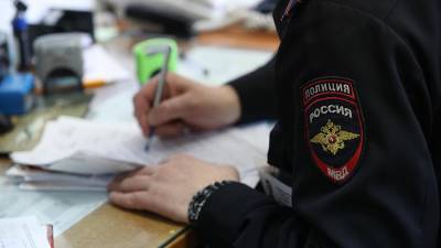 Курьер в Москве ударил женщину антикражным тросом - iz.ru - Москва - Узбекистан